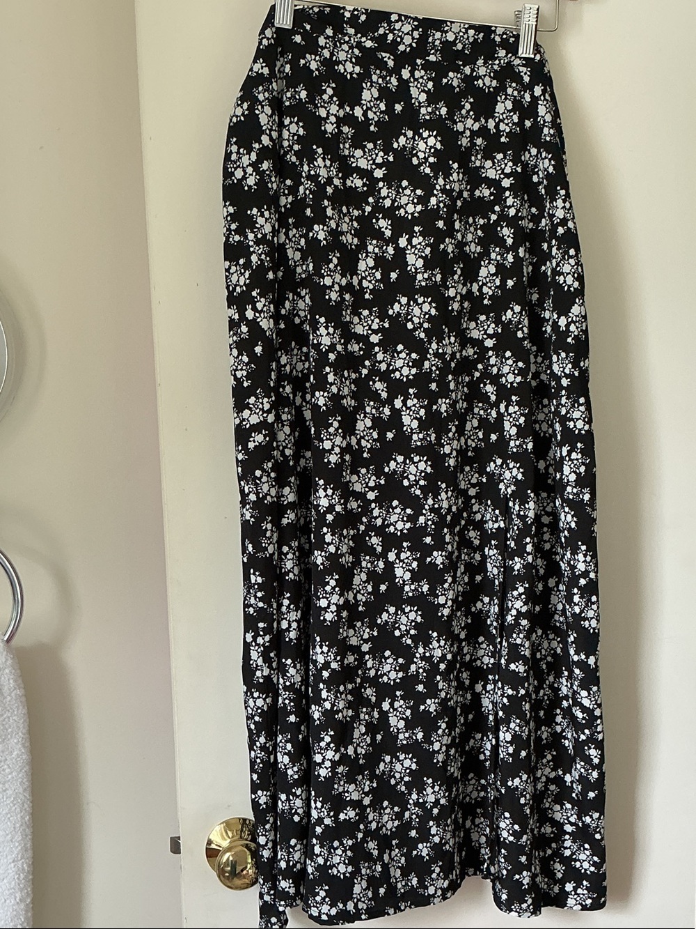 FLOERNS Black Floral Long  Skirt - Versatile Women's Skirt